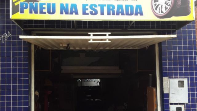 Borracharia pneu na estrada em Janaúba