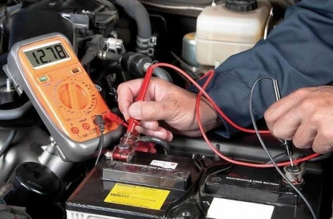 Breno Eletricista de caminhão – Eletricistas e Reformas em Janaúba