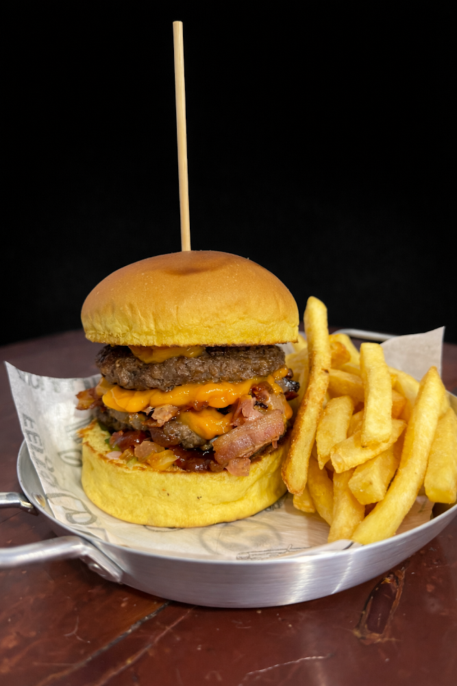 DIVINO HAMBURGUERIA – Lanches e Hamburguerias em Janaúba