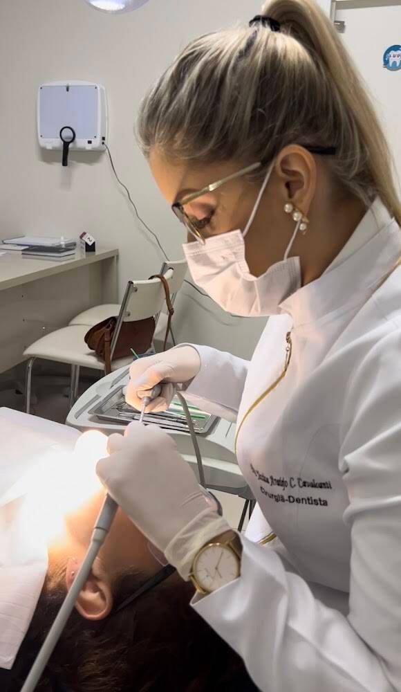 Dra Jéssica Araújo Dentista – Dentistas em Janaúba