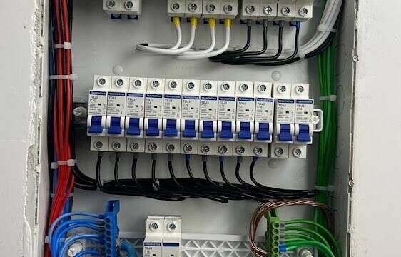 INOUT ENERG LTDA. Dir: Maycon eletricista em Janaúba