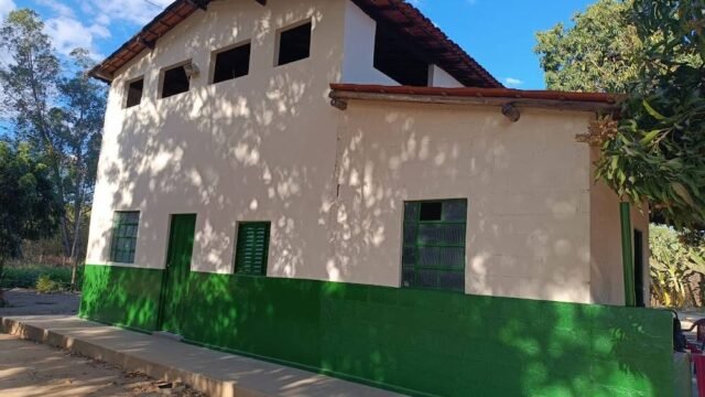 Renovando pinturas em Janaúba